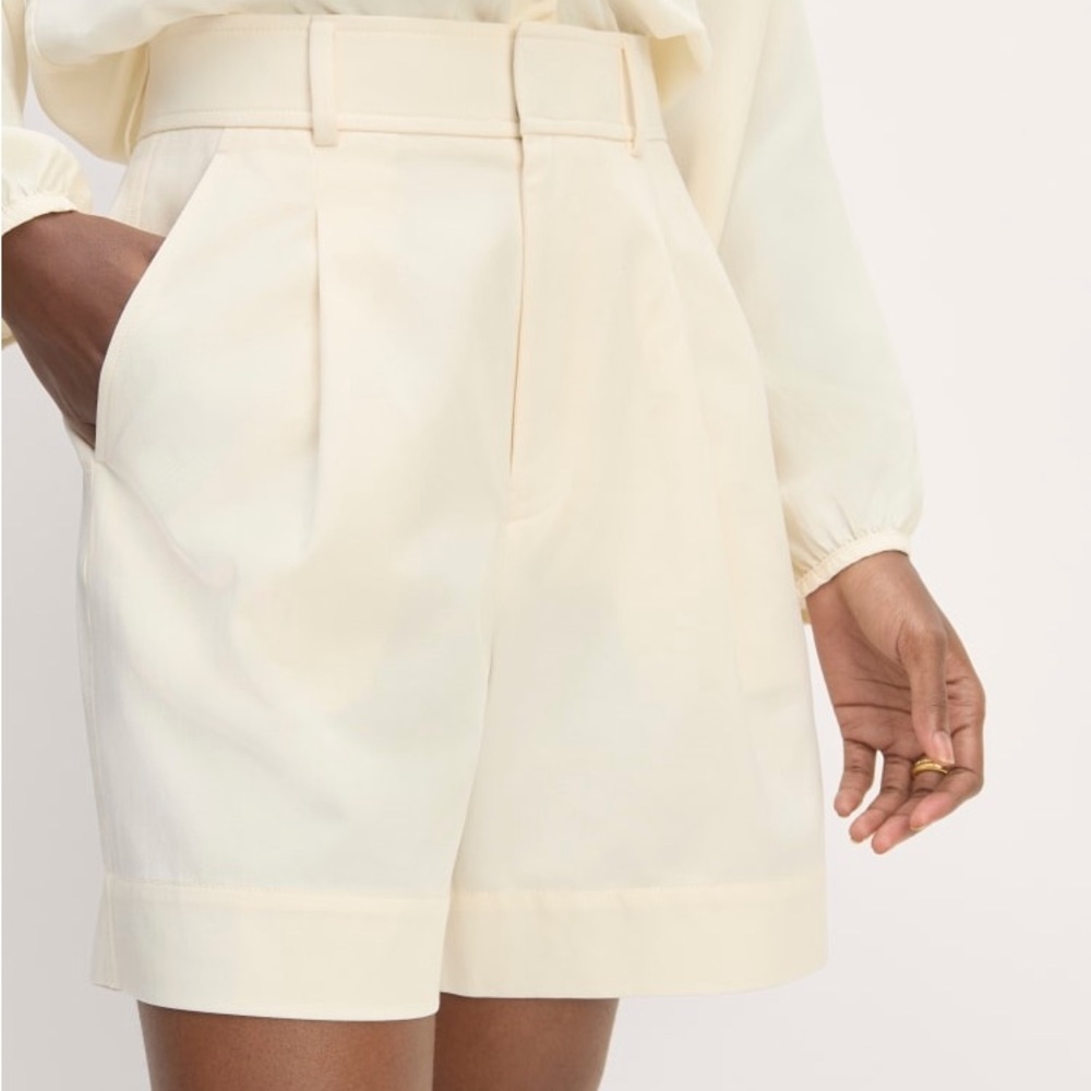 Everlane the draper short in buttersmooth